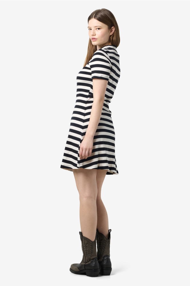 NMELINOR S/S SKATER DRESS JRS NOOS 27033179 BLACK STRIPES